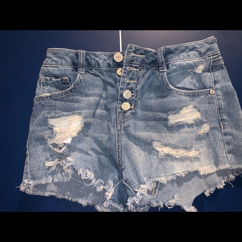 Shorts - Picture 2 of 3